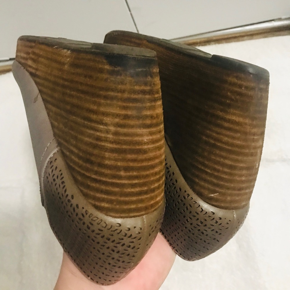 Gray/tan Dr. Scholl’s memory form ankle booties - Picture 6 of 8